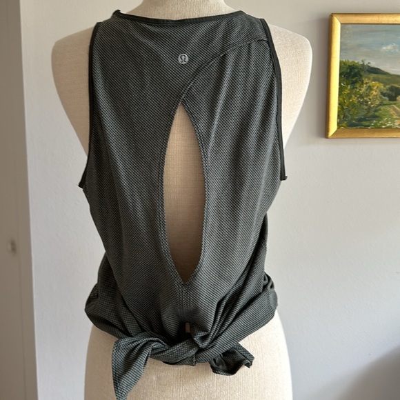 Lululemon Army Green Split Back Tank Size 10 great condition - Picture 5 of 5
